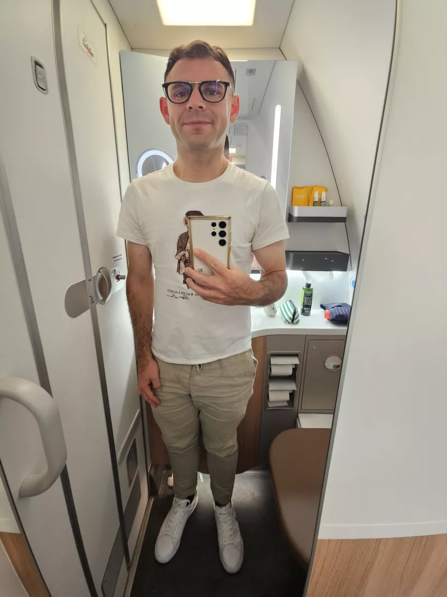 Christopher di toilet