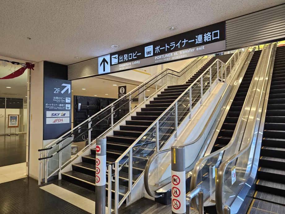 Tangga menuju monorel Portliner