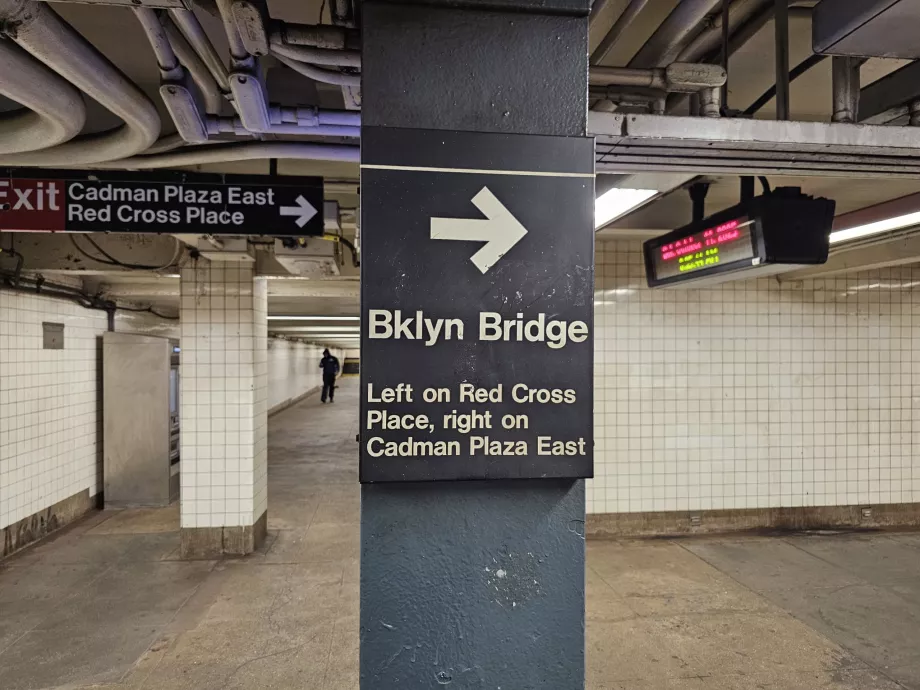 Petunjuk arah ke Jembatan Brooklyn