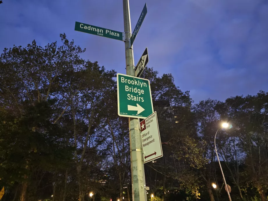 Petunjuk arah ke Jembatan Brooklyn