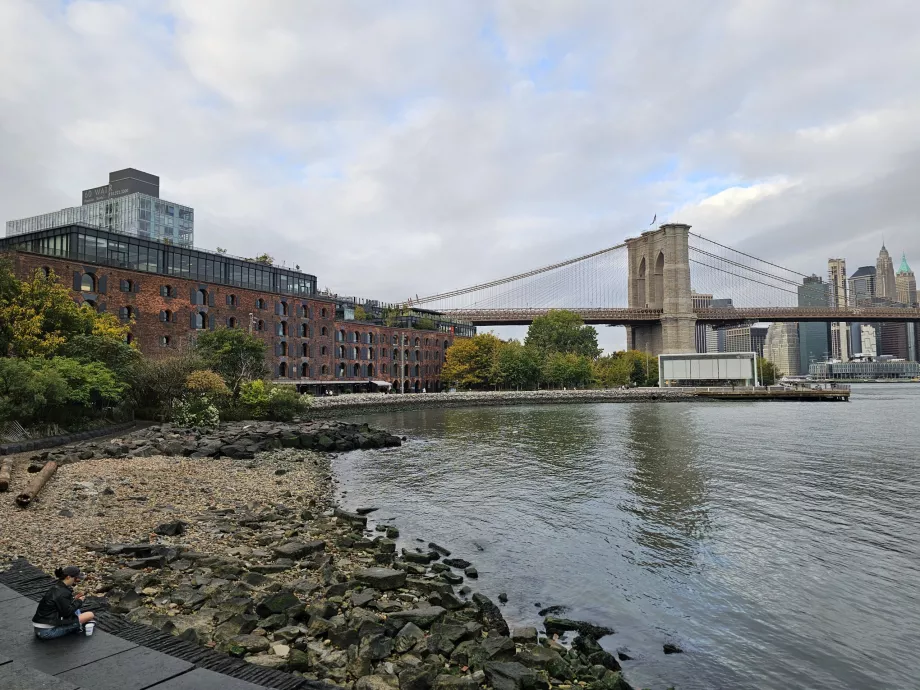 Pemandangan Jembatan Brooklyn dari Dumbo