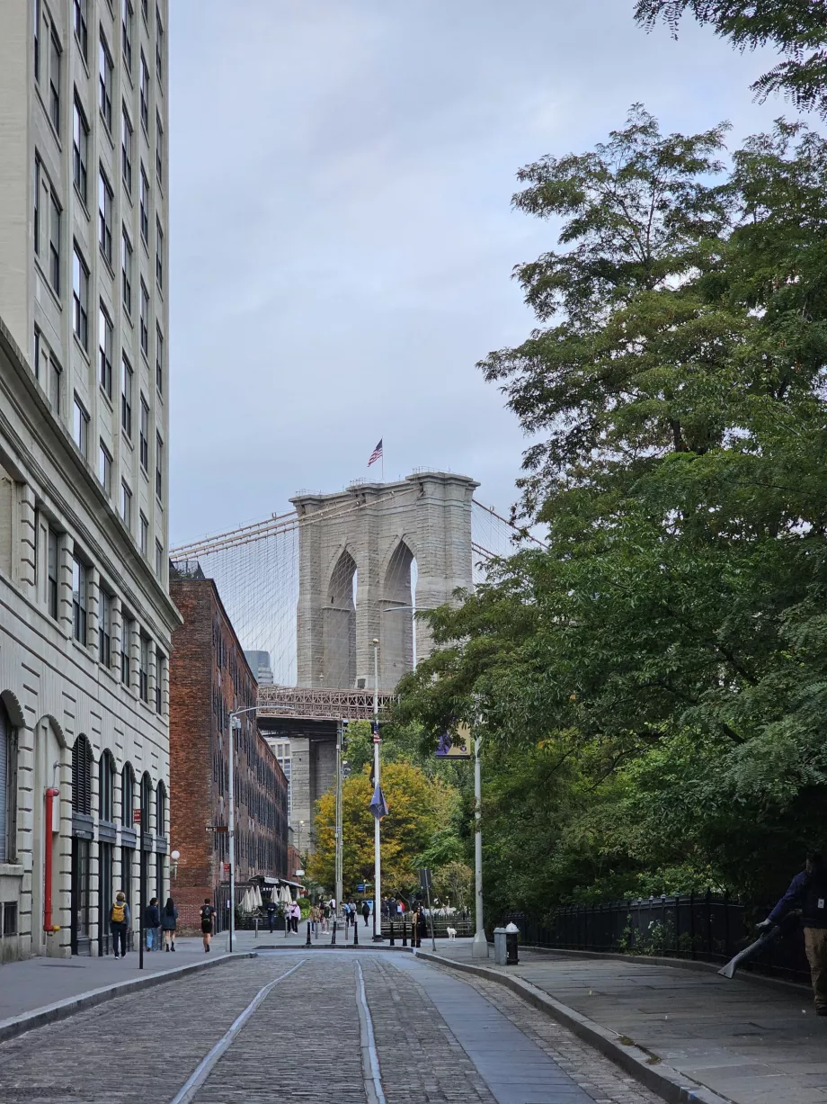 Pemandangan Jembatan Brooklyn dari Dumbo