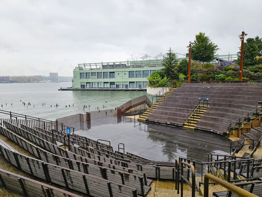Pulau Kecil, amfiteater