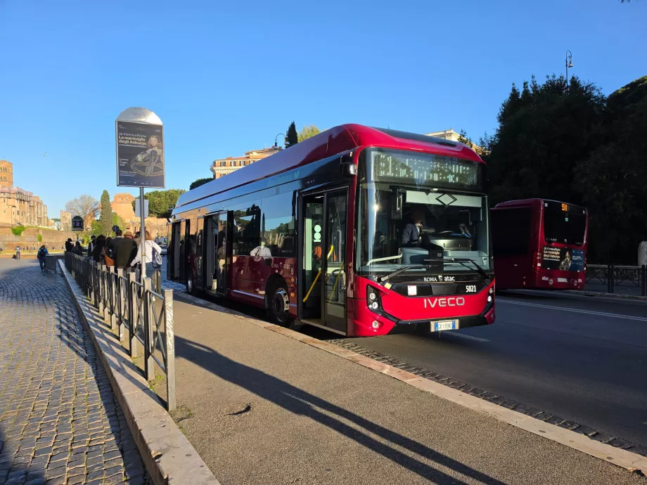 Bus kota di Roma