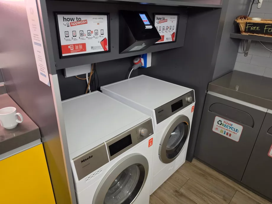 Mesin cuci laundry