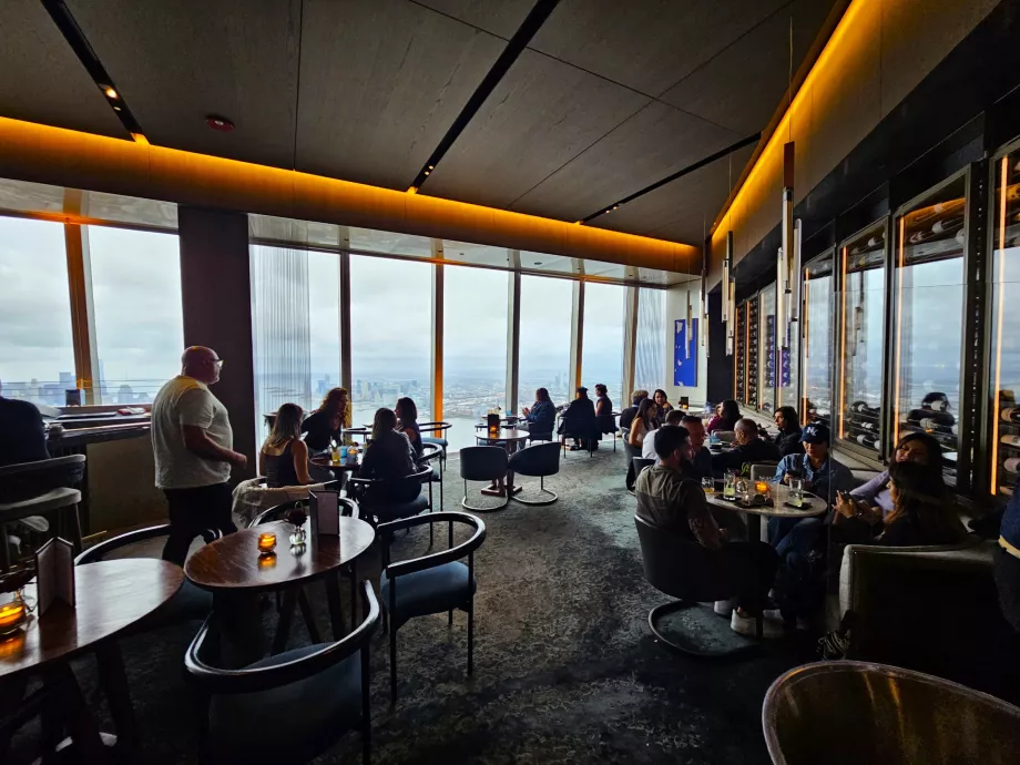 Lingkungan restoran Puncak