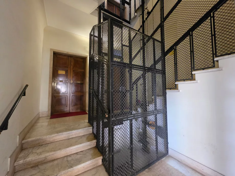 Hotel Domus Giulia terletak di lantai 1