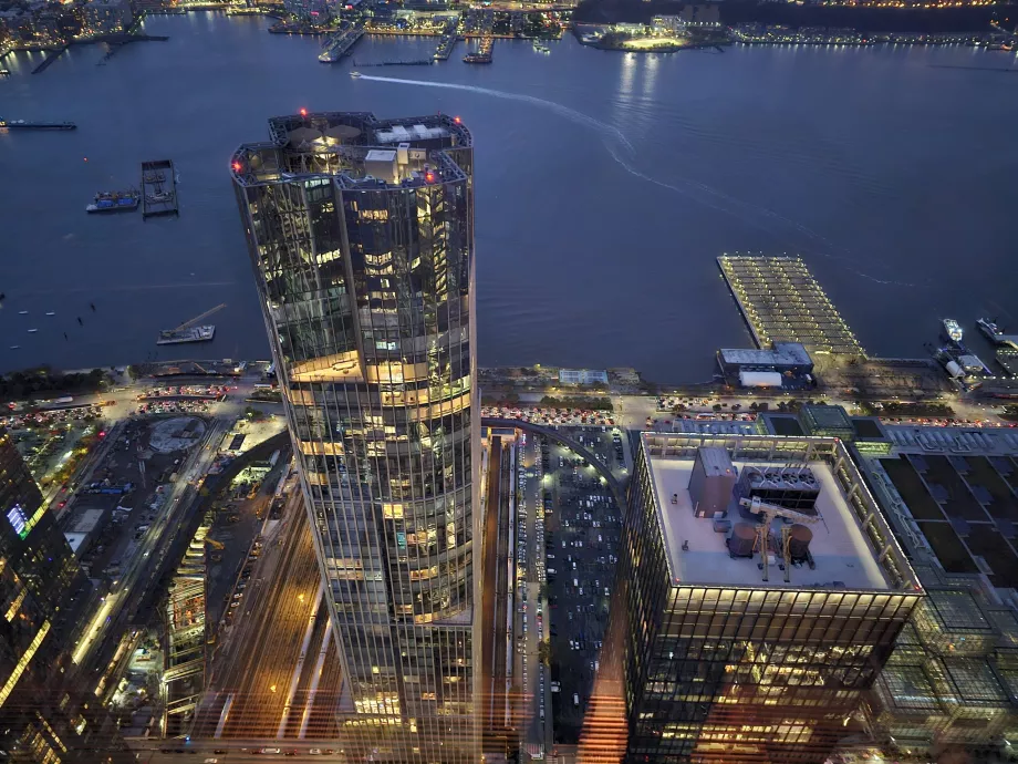 Pemandangan dari tempat pengamatan bagian dalam "The Edge"