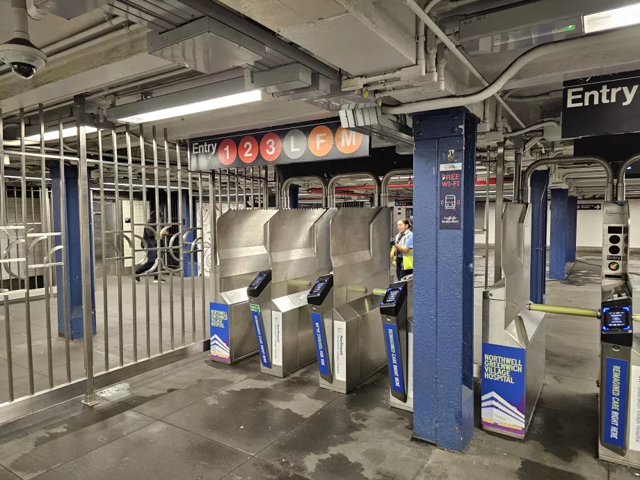 Masuk ke metro melalui pintu putar