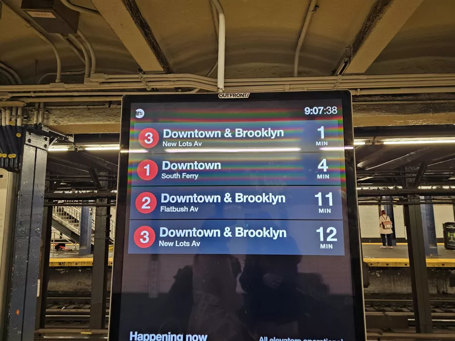 Papan informasi untuk keberangkatan metro