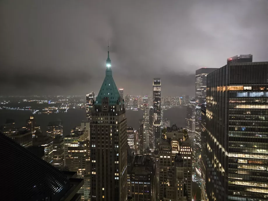 Pemandangan dari Overstory Bar