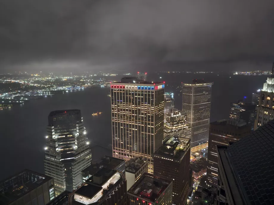 Pemandangan dari Overstory Bar