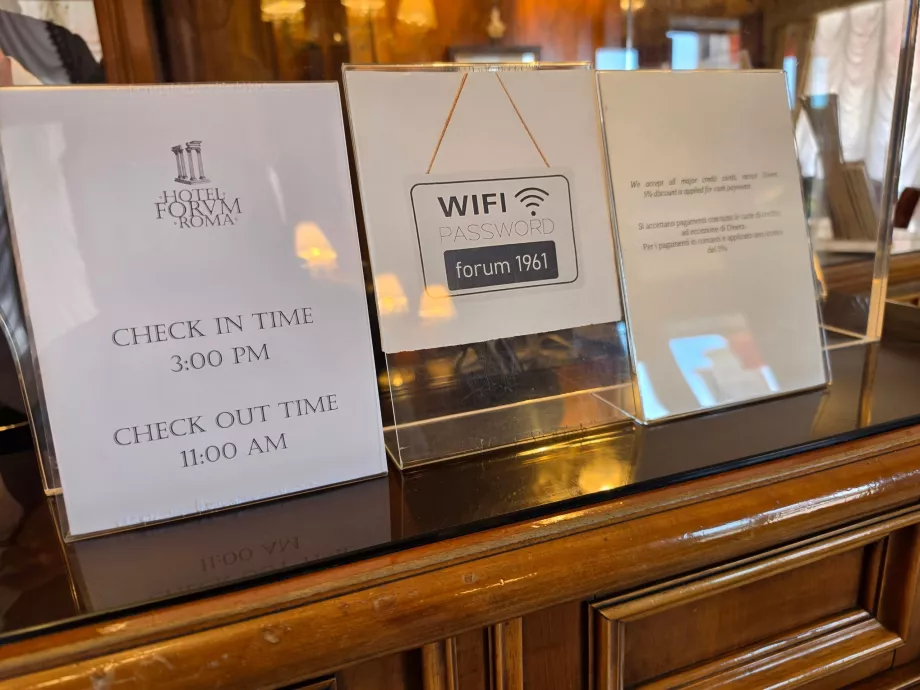 Wi-Fi dan informasi check-in dan check-out