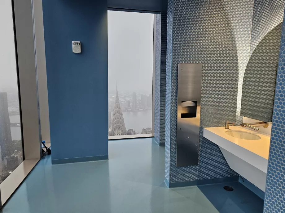 Summit One Vanderbilt, kamar mandi dengan pemandangan