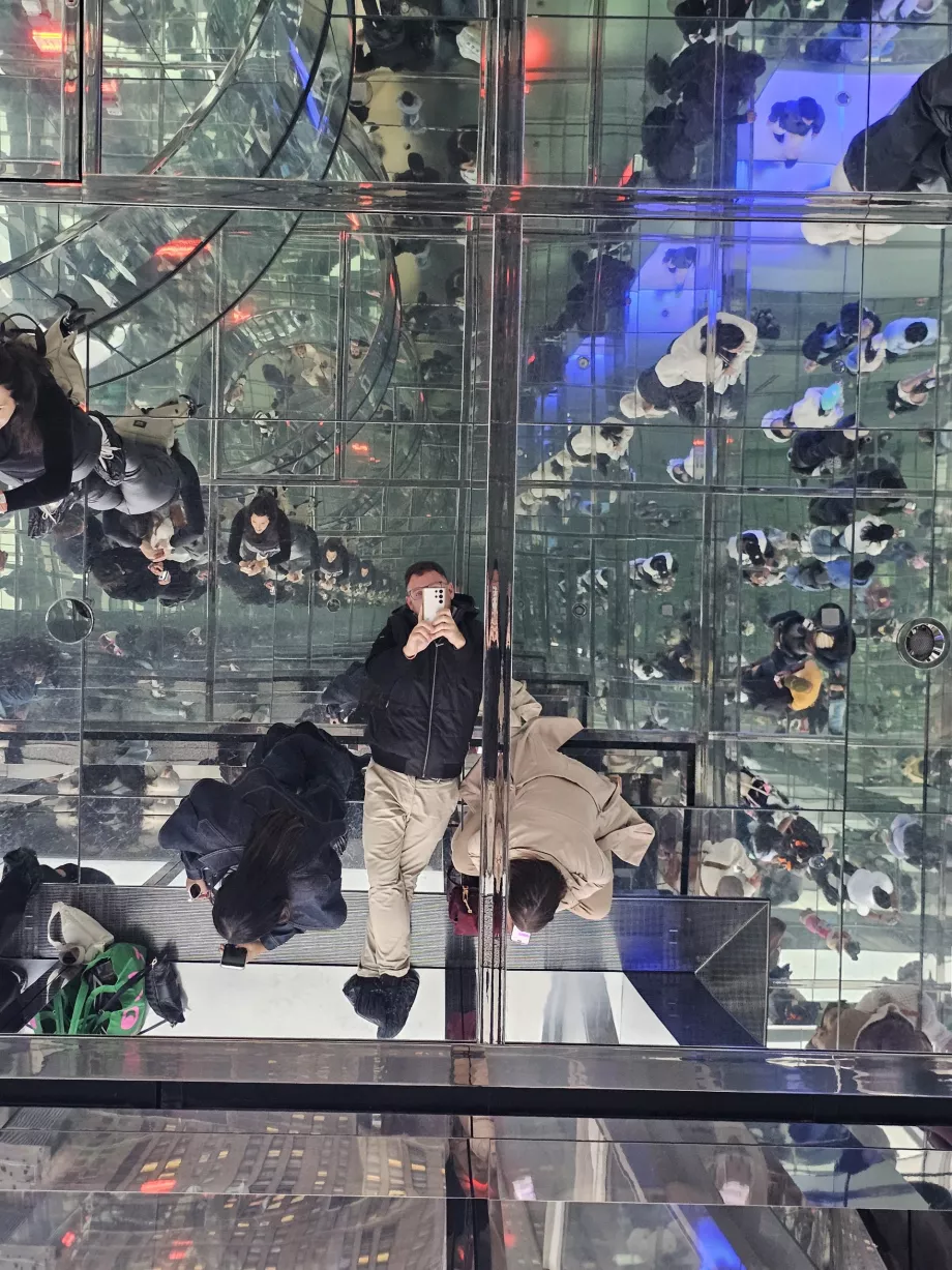 Summit One Vanderbilt, Aula Cermin