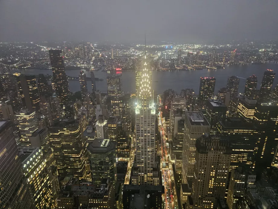 Puncak One Vanderbilt, pemandangan malam hari