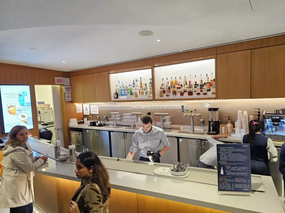 Summit One Vanderbilt, bar