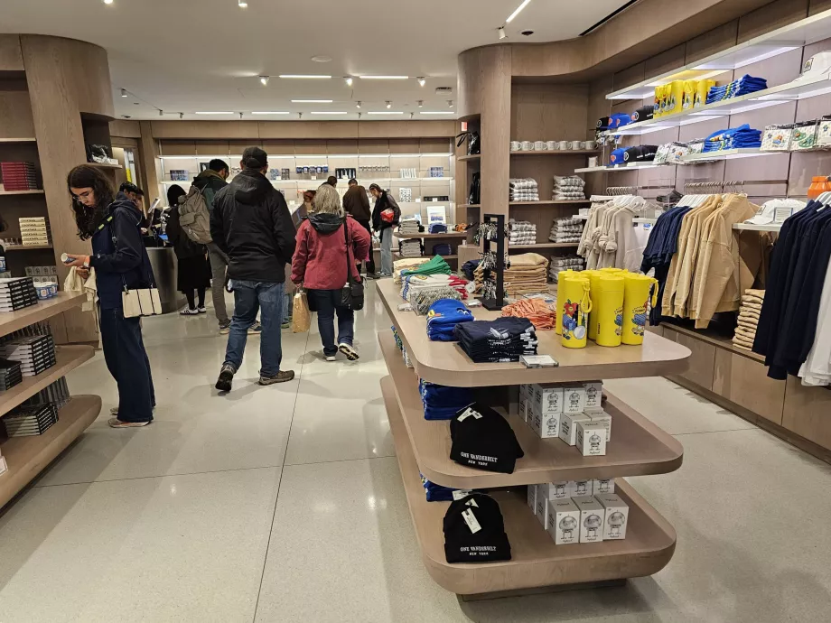 Summit One Vanderbilt, toko suvenir