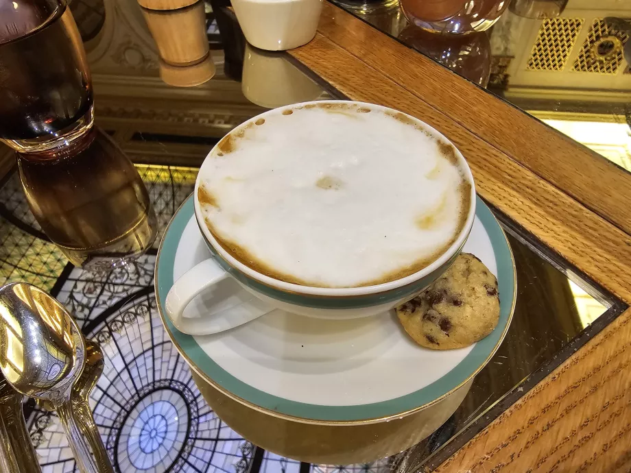 Cappucino saat sarapan