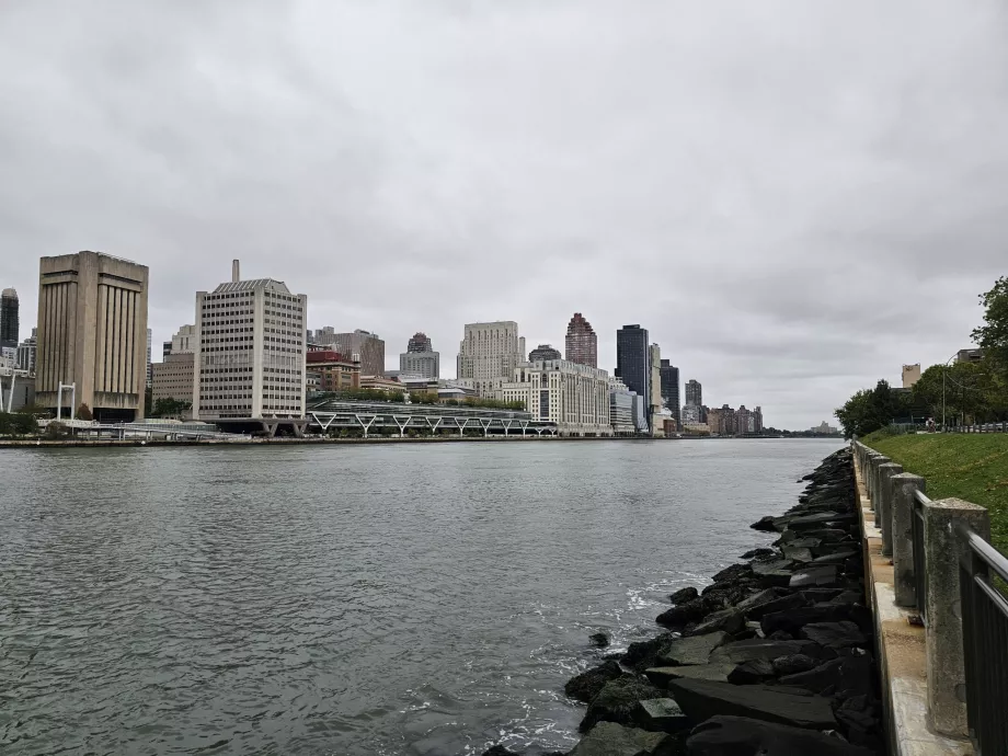 Jalan-jalan di Pulau Roosvelt