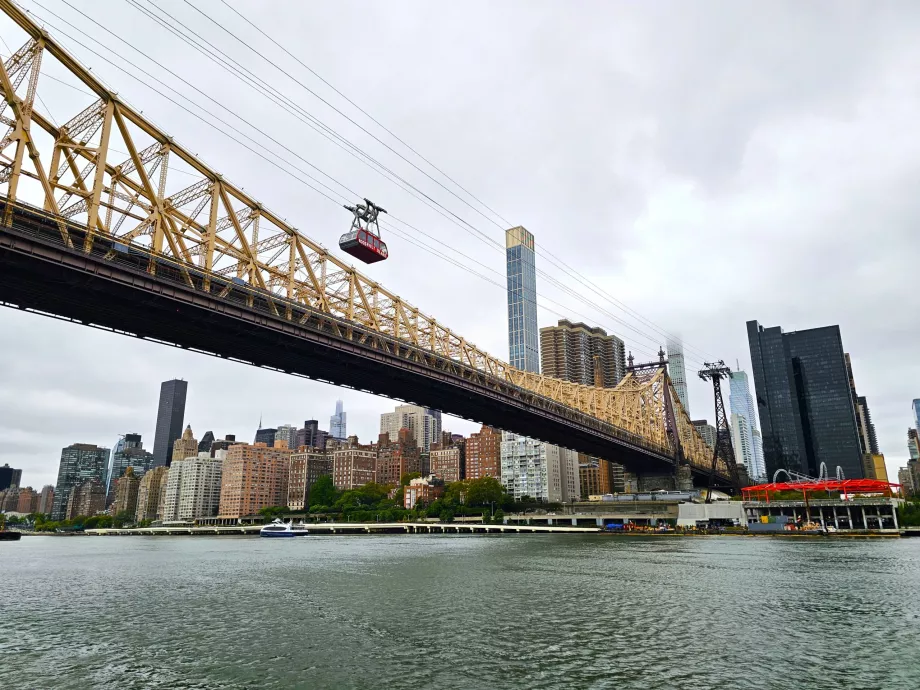 Kereta gantung ke Pulau Roosvelt