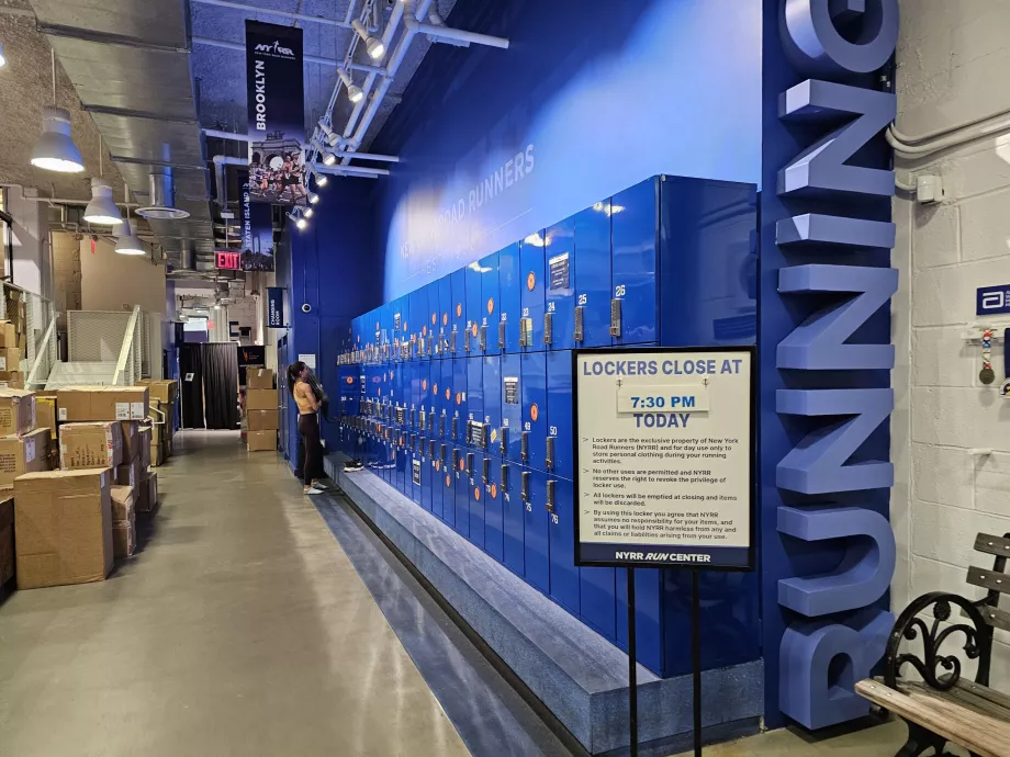 Pusat NYRR, tempat penyimpanan bagasi untuk para pelari