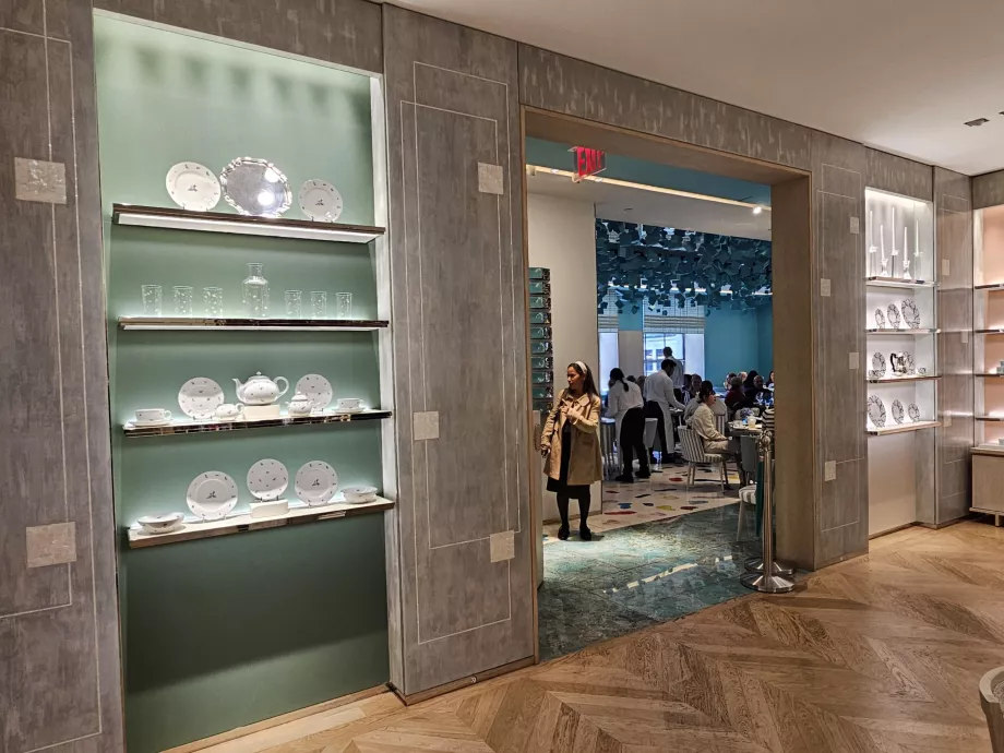 Tiffany &amp; Co, pintu masuk ke Blue Box Café