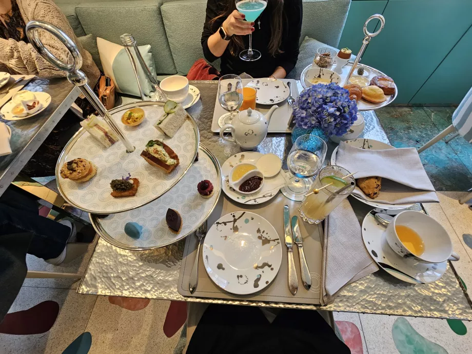 Blue Box, pesta yang meriah