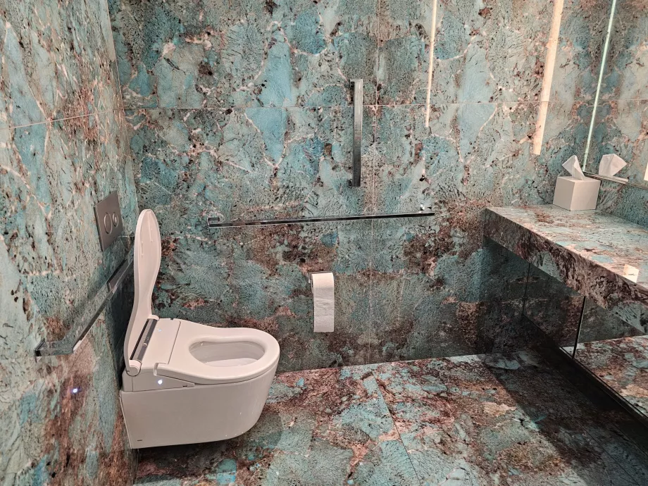 Tiffany &amp; Co, toilet marmer