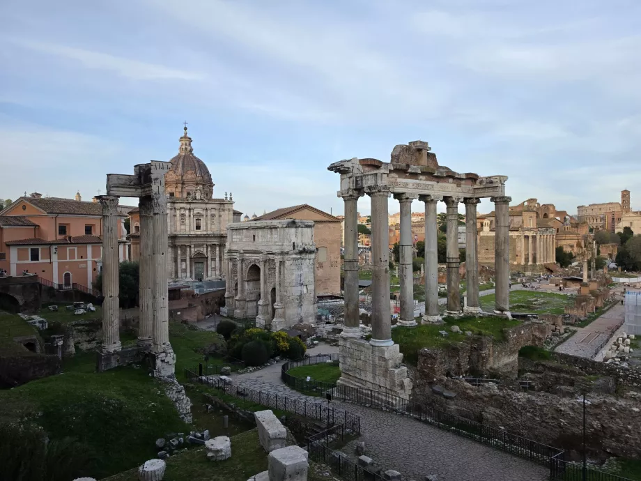 Pemandangan Forum Romawi dari Capitol
