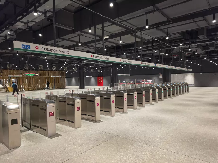 Pintu putar di pintu masuk metro