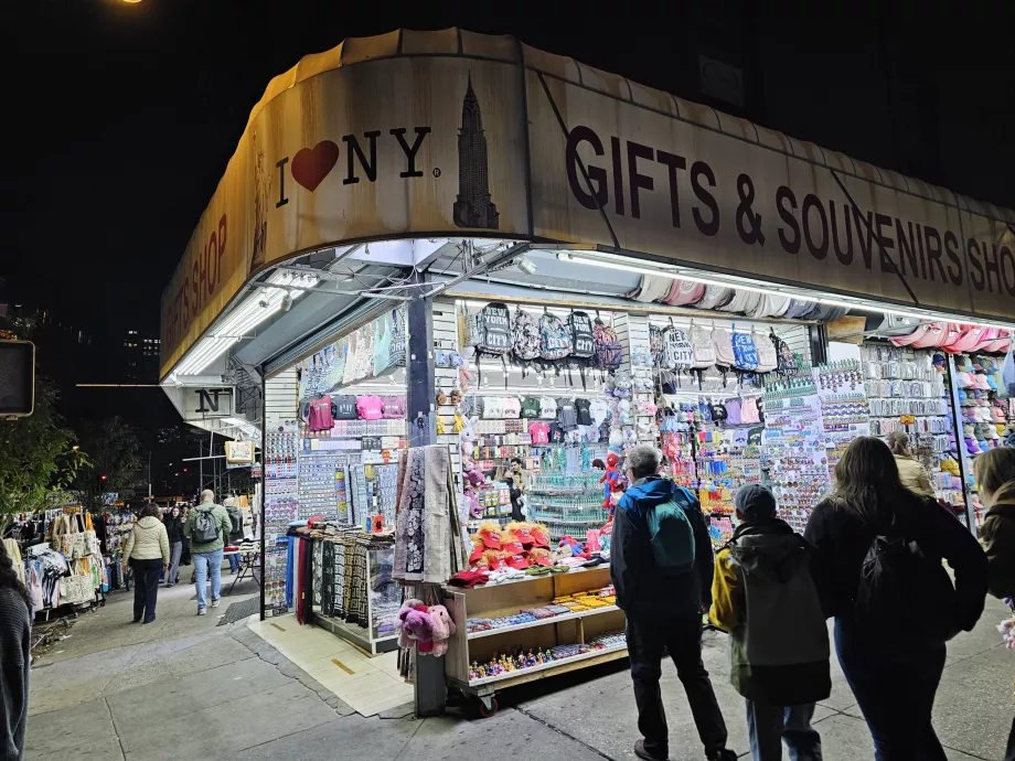 Pecinan, toko-toko suvenir