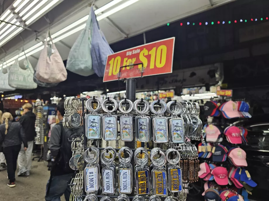 Pecinan, toko-toko suvenir