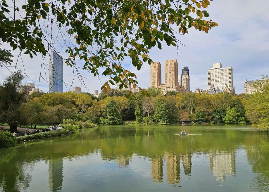 Danau dan cakrawala Uptown