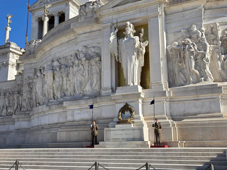 Altare della Patria, makam prajurit tak dikenal