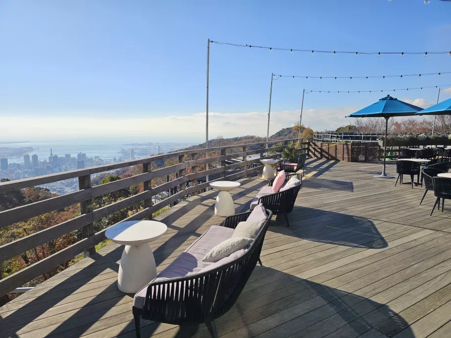 Rumah Kaca di Kebun Herbal Nunobiki