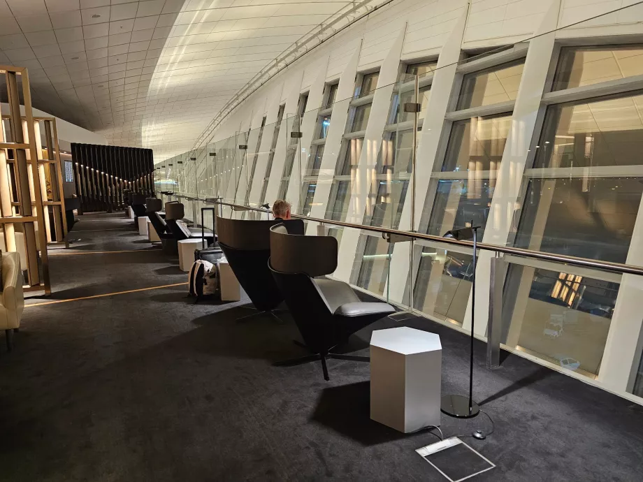 Ruang tunggu transit di Abu Dhabi