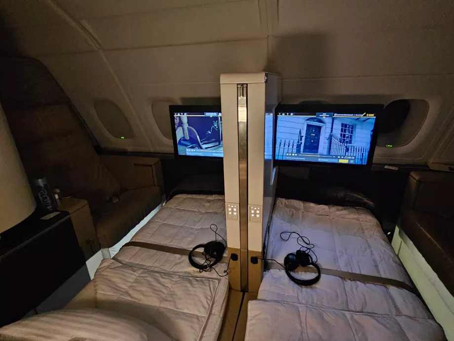 Tempat tidur yang sudah disiapkan di kamar 3A dan 4A