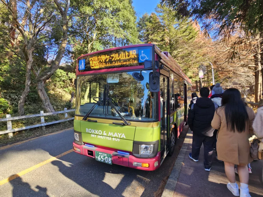 Bus di area Gunung Rokko