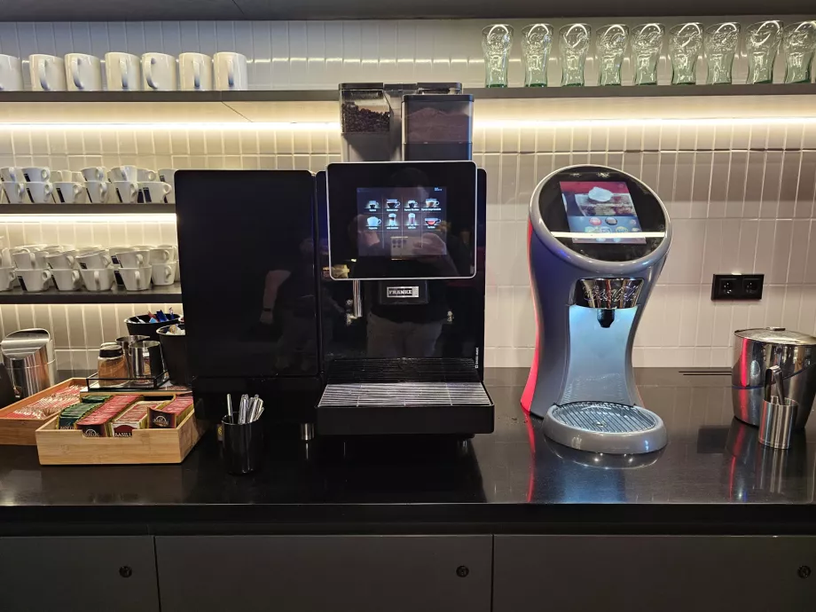 Mesin kopi dan minuman ringan dari post-mix
