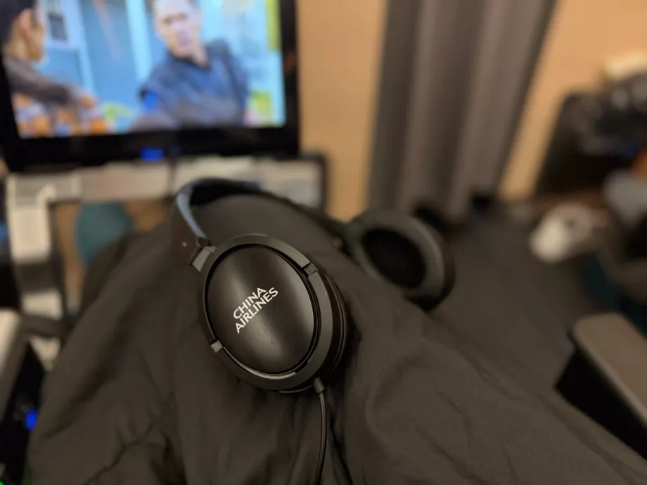 Headphone peredam bising