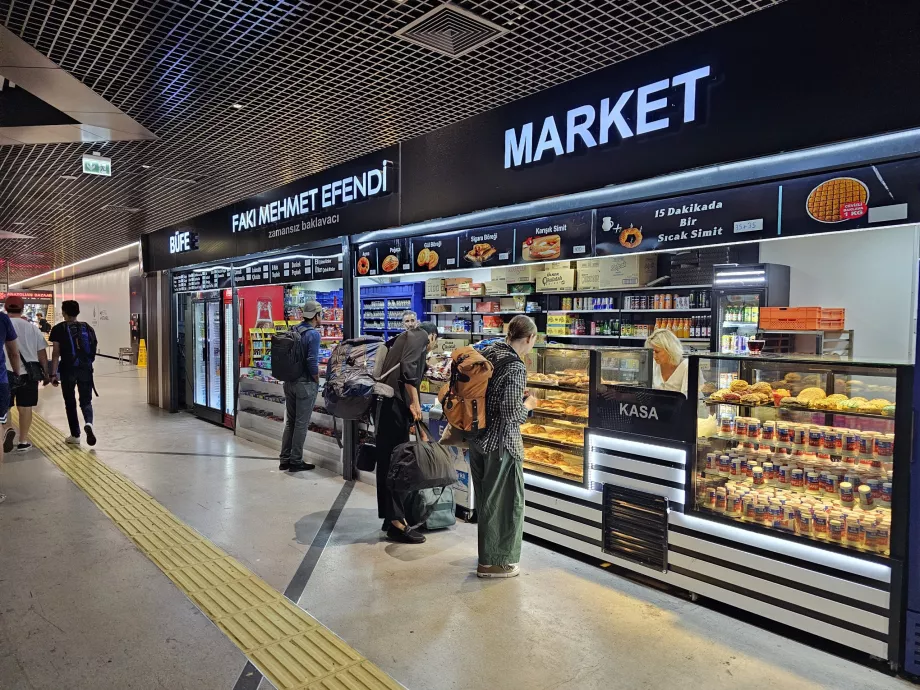 Minimarket dekat stasiun metro