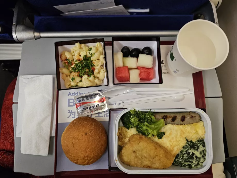 Sarapan dalam penerbangan jarak jauh