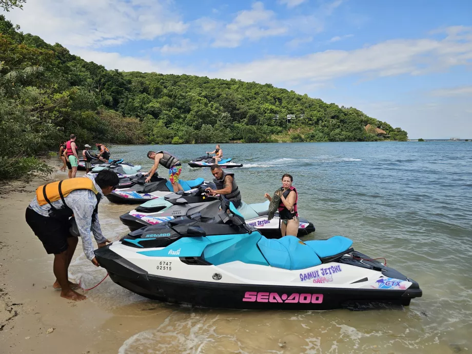 Berhenti selama perjalanan dari Koh Samui ke Pulau Babi
