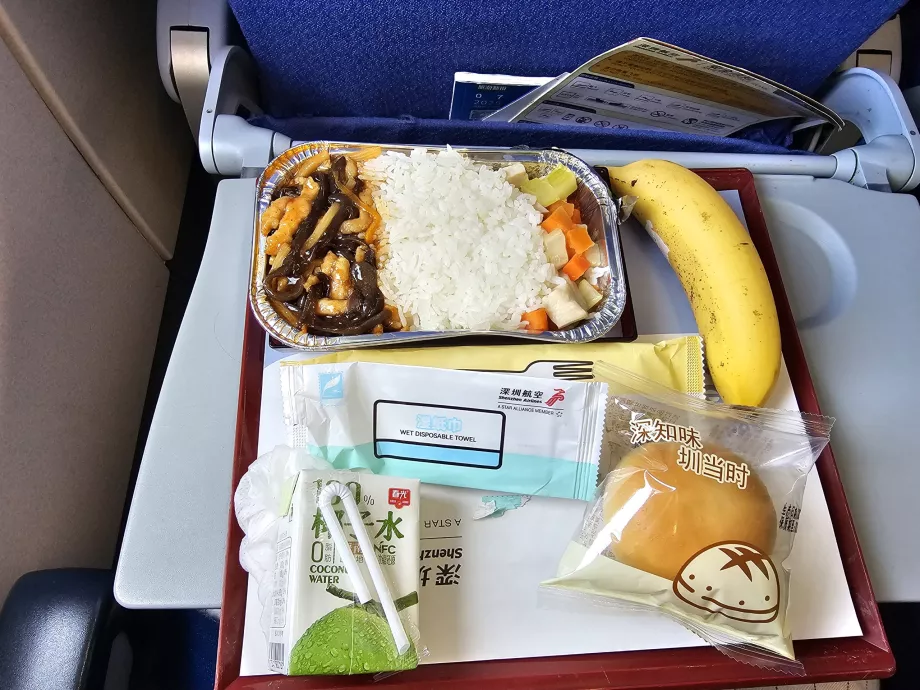 Makanan pada penerbangan Shenzhen-Singapura