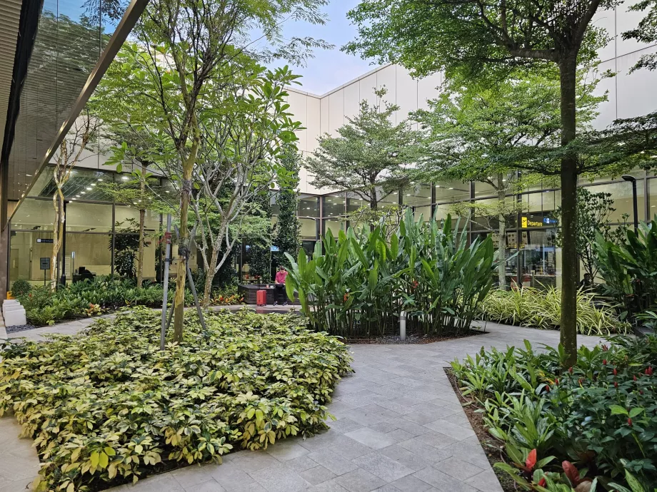 Taman di depan terminal