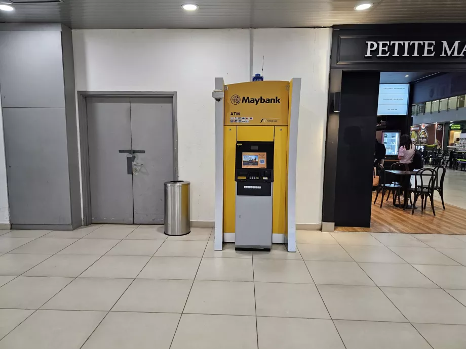 ATM di tempat umum