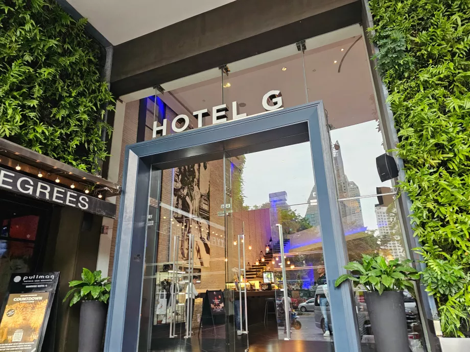 Pintu masuk ke hotel